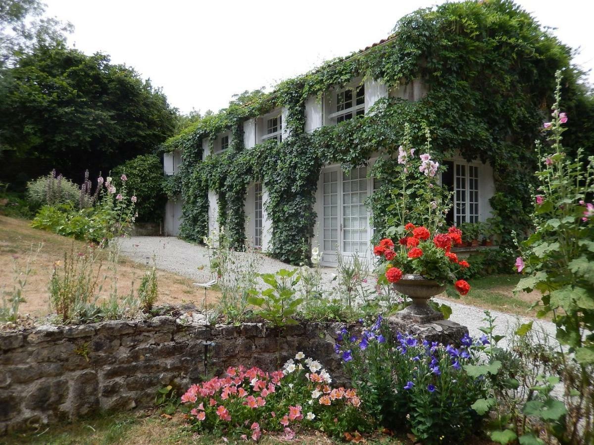 Bed and Breakfast Le Petit Massigny Les Velluire-sur-Vendee Exterior foto